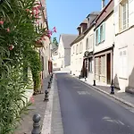 La Petite Cour